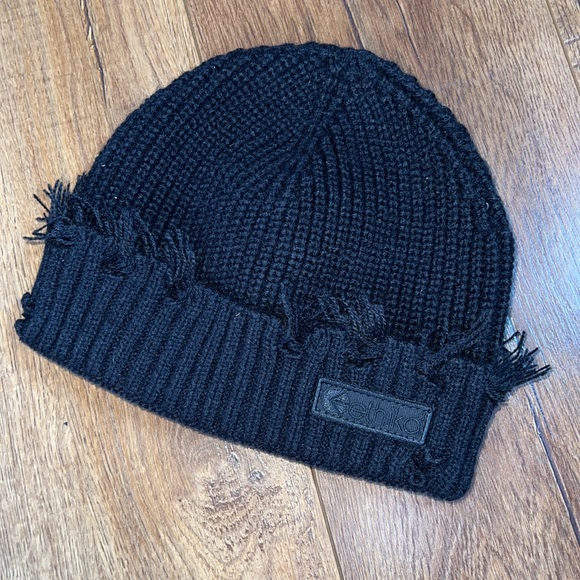 Ethika DISTRESSED BEANIE - BLACK - Picture 4 of 5
